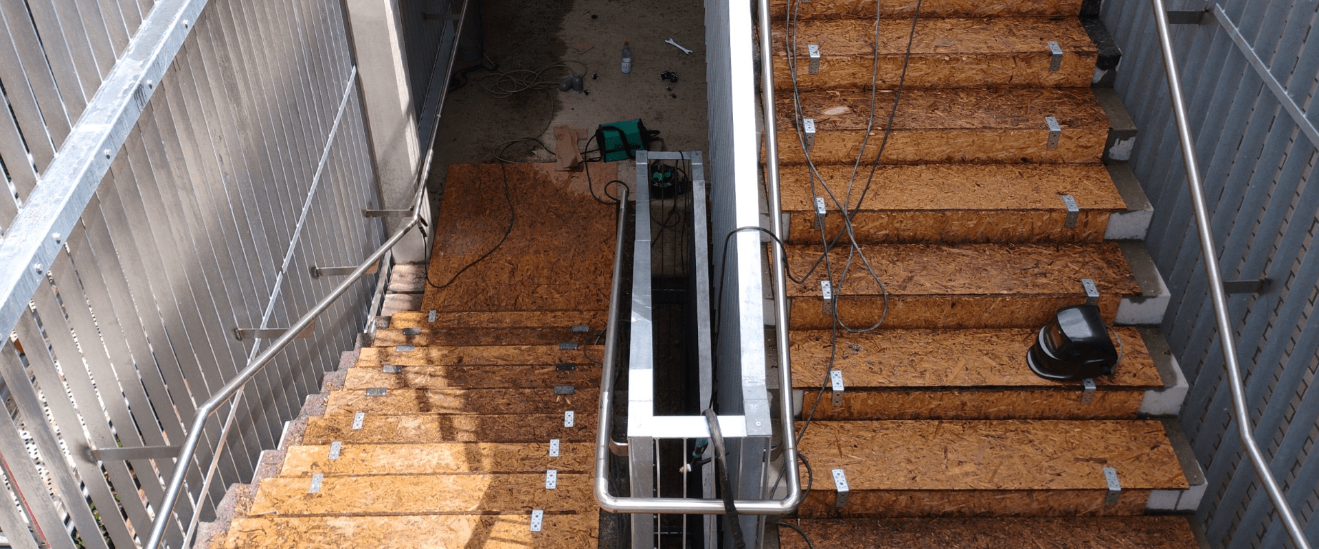 Ihre neue Außentreppe – maßgefertigt, sicher und fachgerecht montiert