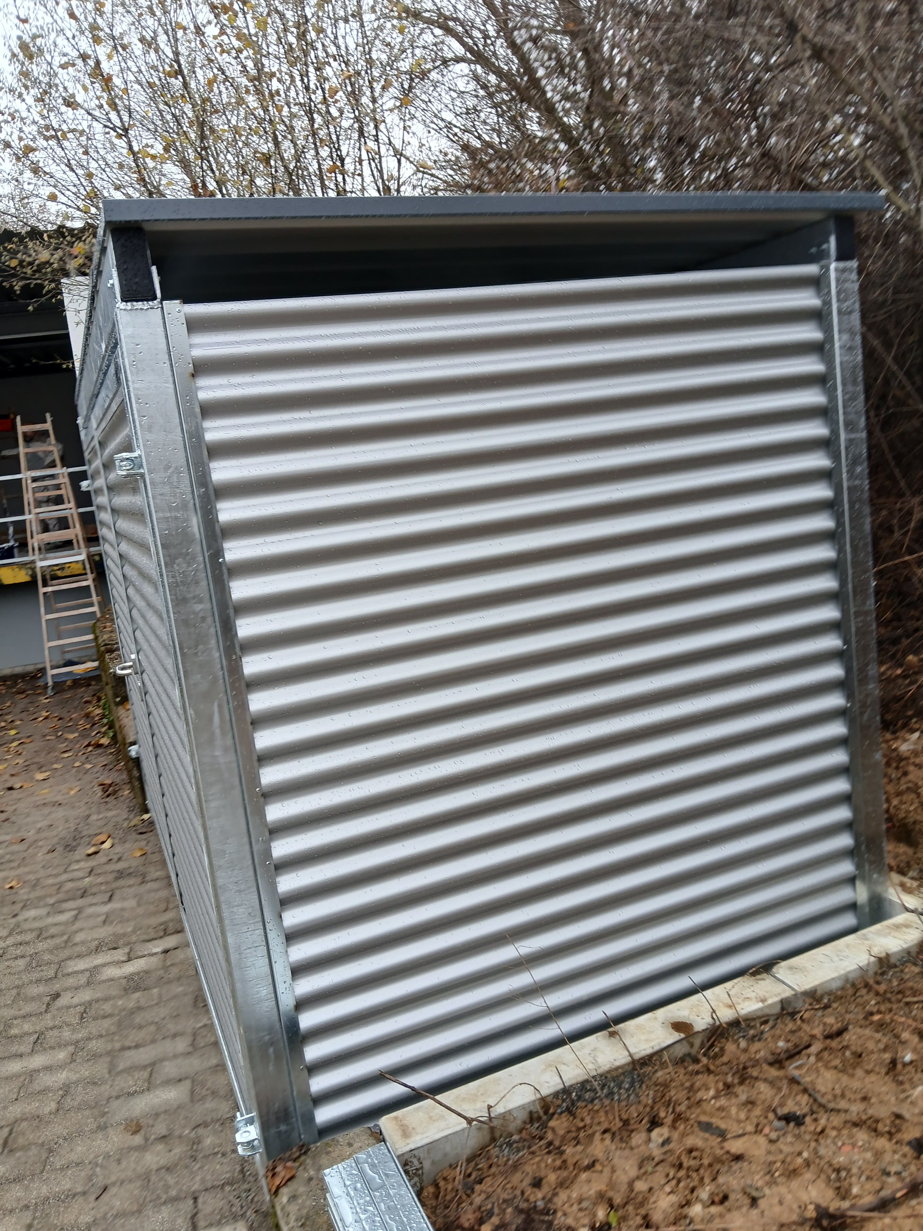 Abschließbare Mülleinhausung – Sicherer & ästhetischer Müllplatz - 3